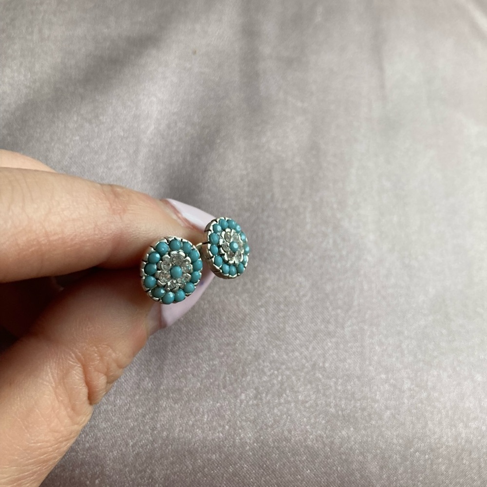 Powder blue earrings - Picture 2 of 4